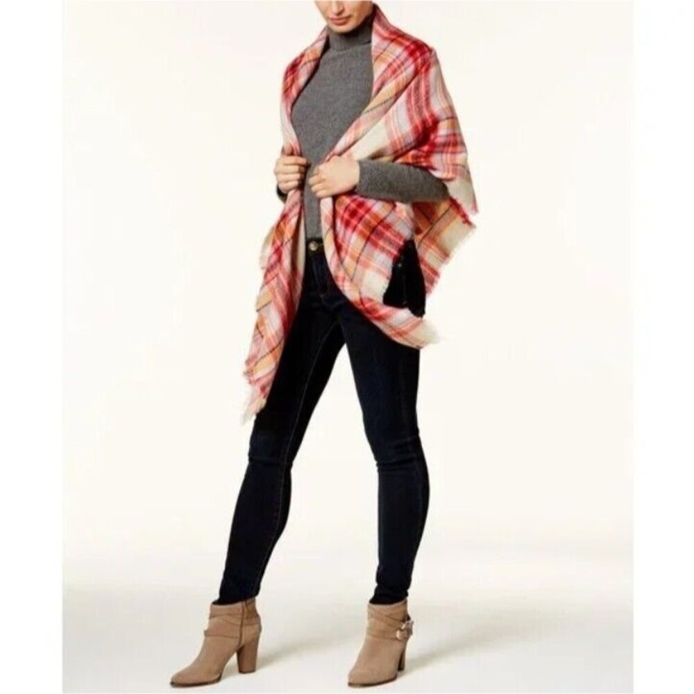 NEW Collection Eighteen The Runway Wrap College Plaid Super Soft Cream Color - Picture 2 of 9